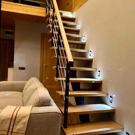 Villa Mount Log *